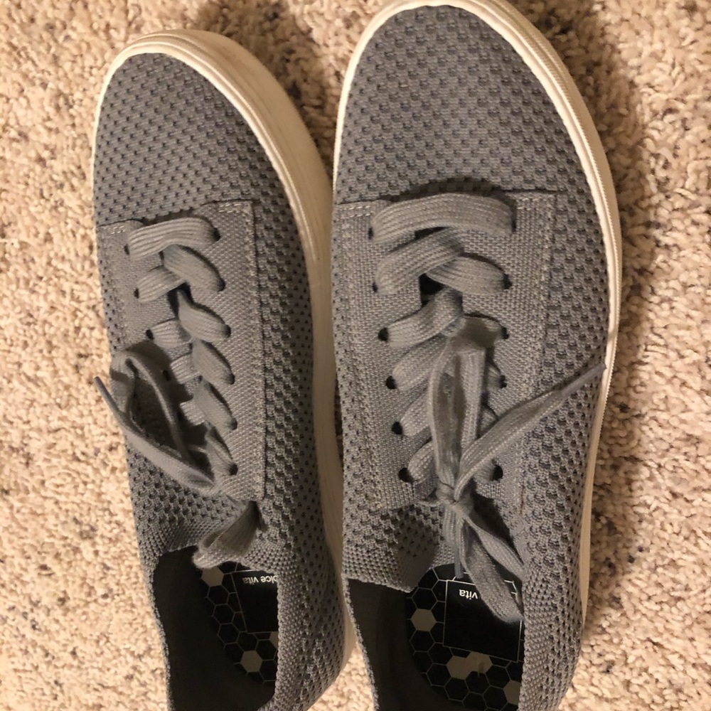 Dolce Vita Sneaker size 8.5